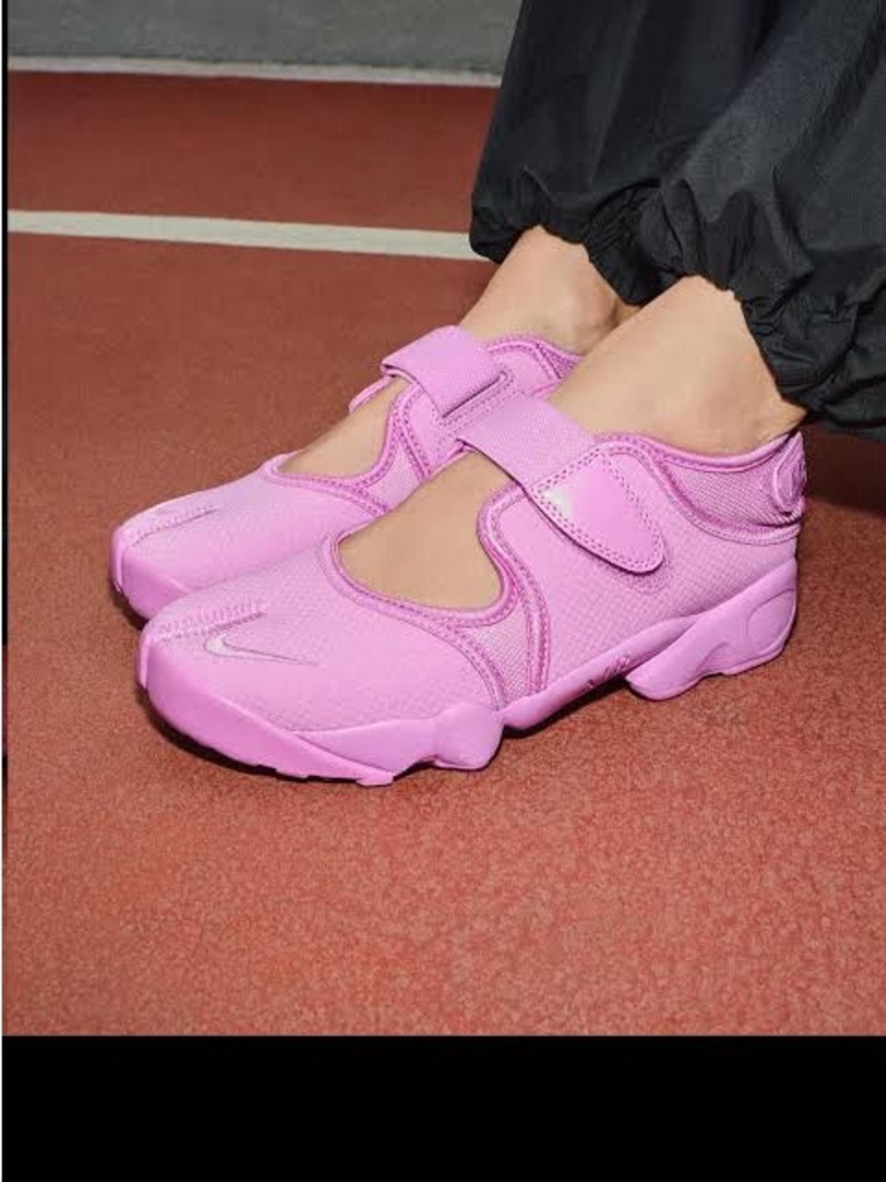 NIB Nike Air Rift Light Magenta Tabi Style Sneakers - Womens Size 10